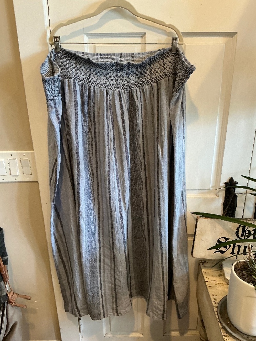Striped skirt with elastic shirring at waist. Plus size!